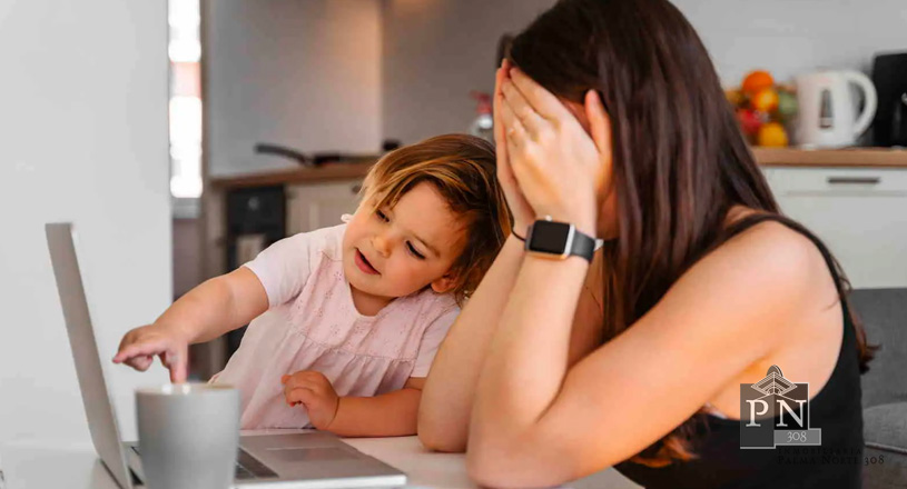 ¿Por qué el home office afecta más a las madres que trabajan?